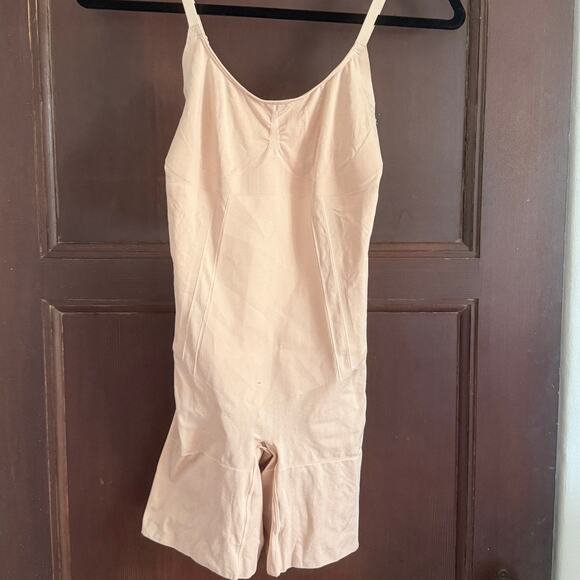SPANX | OnCore Sculpting Shapewear Mid Thigh Bodysuit | Medium - Picture 1 of 6